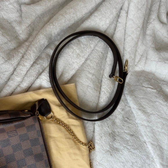 Authentic Louis Vuitton Eva -Damier - Picture 6 of 10